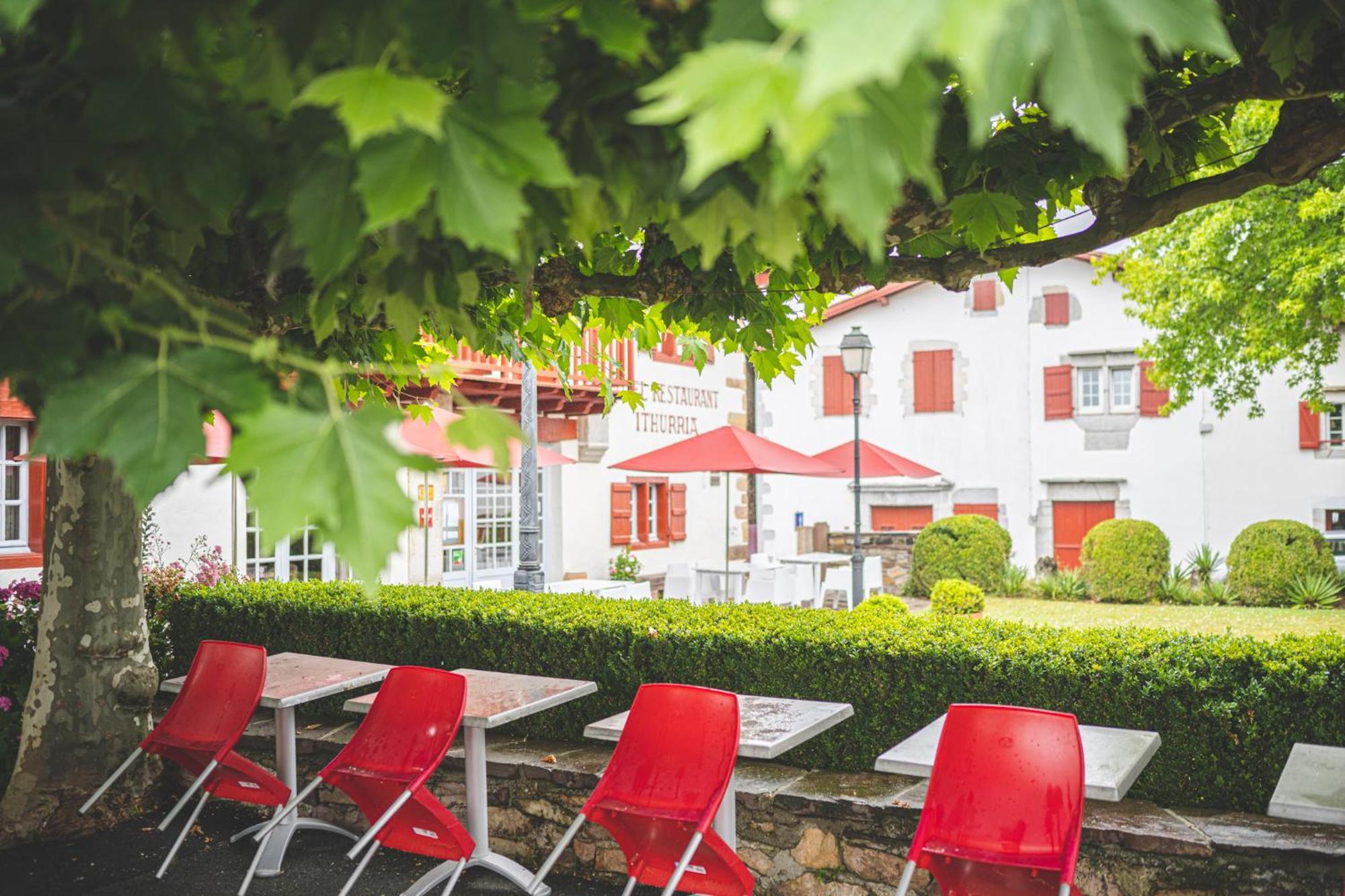 Hotel Ithurria - Teritoria Aïnhoa Exteriör bild