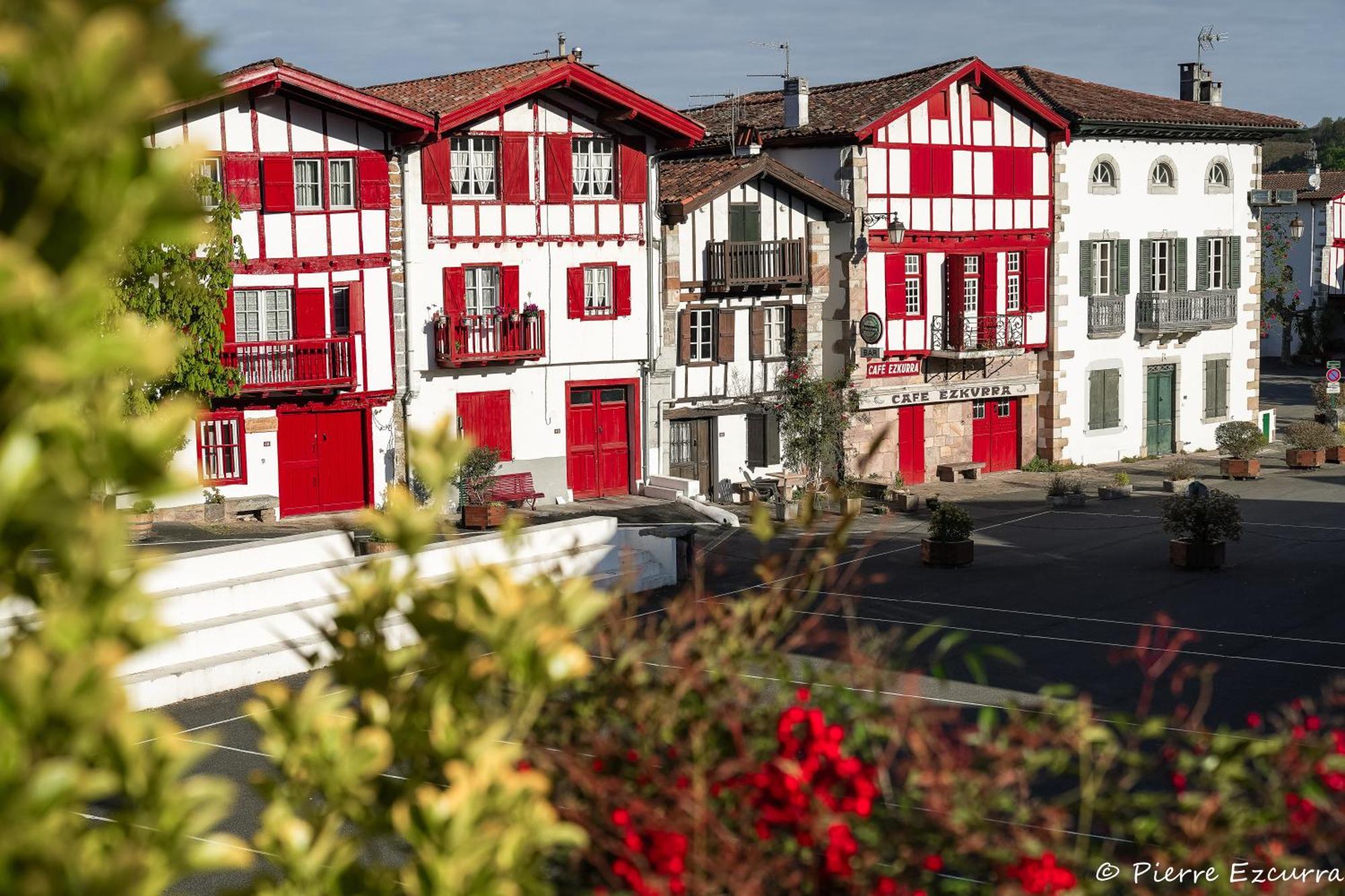Hotel Ithurria - Teritoria Aïnhoa Exteriör bild